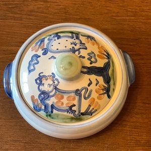 M A Hadley cow and pig casserole dish
